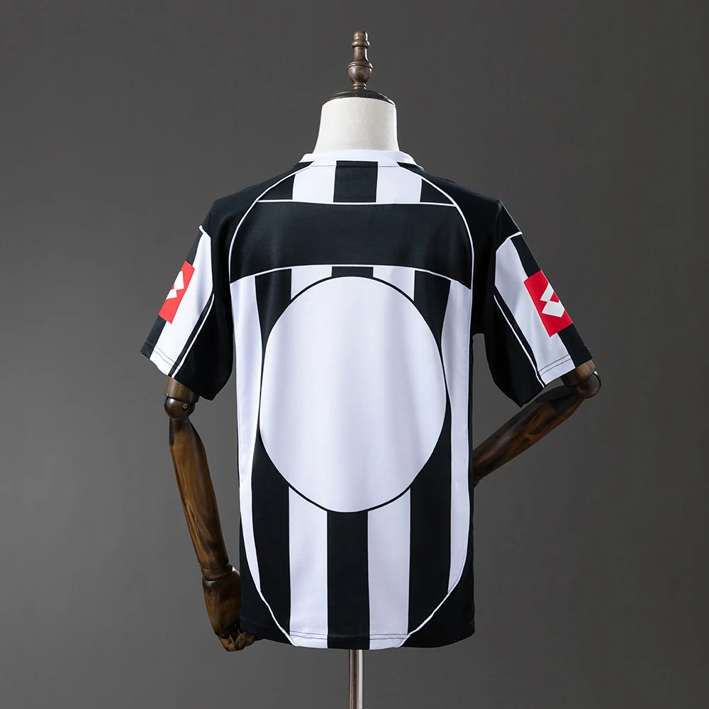Juventus Home Shirt 2002-2003 (2)